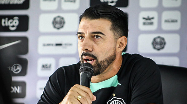 Versus / Un Julio César Cáceres "motivado e ilusionado" que solo piensa en "ganar"