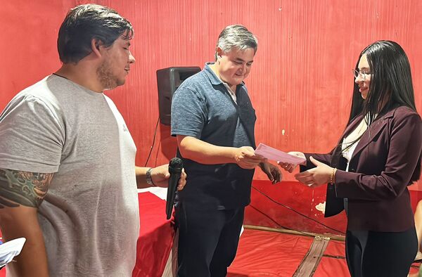 Tiki apoya a jóvenes con becas universitarias - Noticde.com