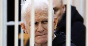 La Nación / Condenan a Nobel de la Paz bielorruso a 10 años de cárcel