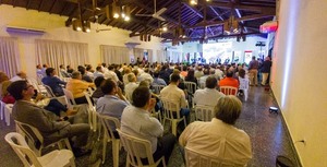 Presidenciable participó de un conversatorio con gremios de la construcción