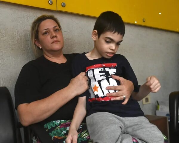 Niño con epilepsia refractaria requiere de apoyo solidario - Nacionales - ABC Color