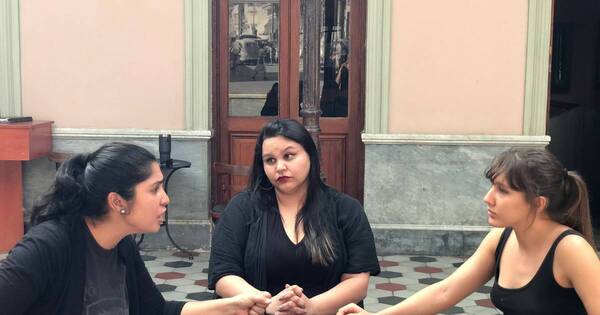 La Nación / “Las uvas del super son de todos”: la obra que invita a un viaje de introspección