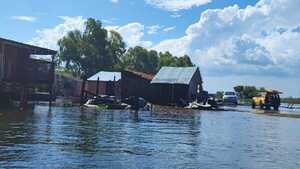 Familias afectadas por la crecida del Río Paraná reciben asistencia