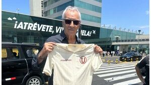 Jorge Fossati llega a Lima para firmar por Universitario