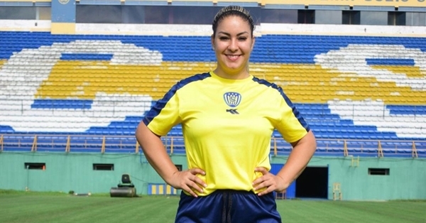 ¡Oita la Emperatriz! Fátima Román debutó oficialmente en el fútbol femenino