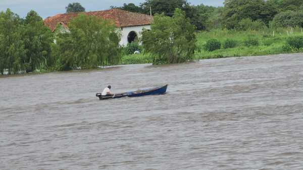 Diario HOY | Río Paraguay alcanza los 5,20 m en Concepción, familias empiezan a migrar