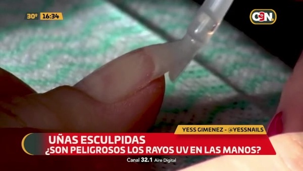 Uñas esculpidas ¿Son peligrosos los rayos UV en las manos? - C9N