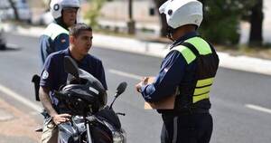 La Nación / Anuncian controles a motociclistas