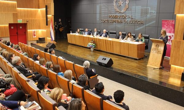 Realizan conversatorio sobre temas actuales del Derecho Judicial en Alto Paraná