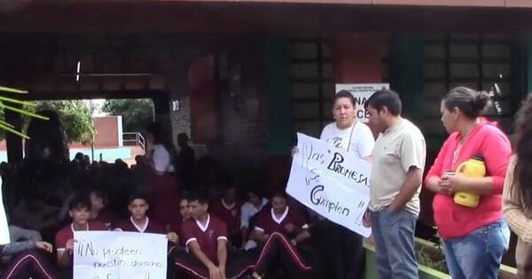 La Nación / Itapúa: alumnos solicitaron habilitación del segundo año de la Media al MEC