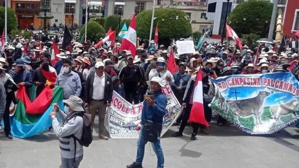 Peruanos se movilizaron para exigir renuncia de Dina Boluarte - ADN Digital