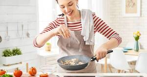 La Nación / Cinco razones por las que cocinar es excelente para la salud mental