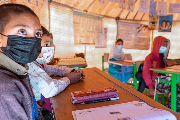 Docenas de niñas más son envenenadas con gas en seis colegios de Irán - Mundo - ABC Color
