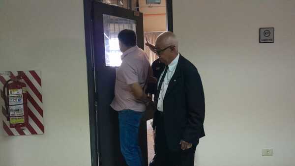 Diario HOY | Juez ordena prisión de jefe de Aduana y de la Policía por coima y extorsión