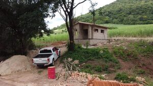 Con un avance general del 35% se erigen las nuevas viviendas para familias de Guairá - .::Agencia IP::.