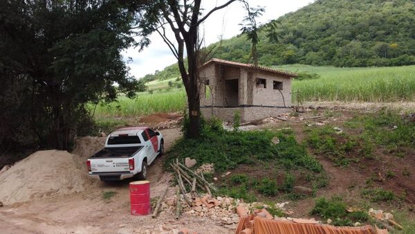 Con un avance general del 35% se erigen las nuevas viviendas para familias de Guairá - .::Agencia IP::.