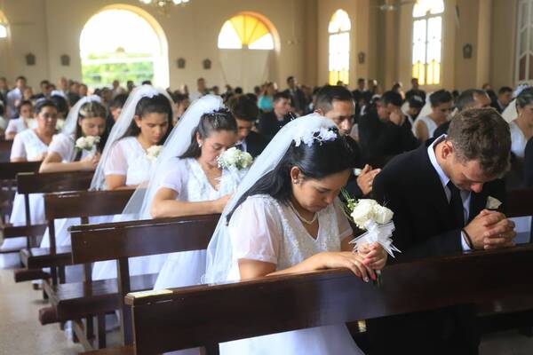 Unas 21 parejas se juraron amor eterno en boda comunitaria