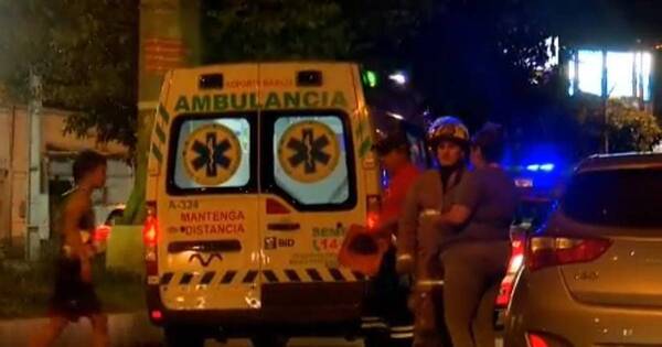 La Nación / Joven de 22 años falleció y su hermana quedó delicada tras caer de una moto