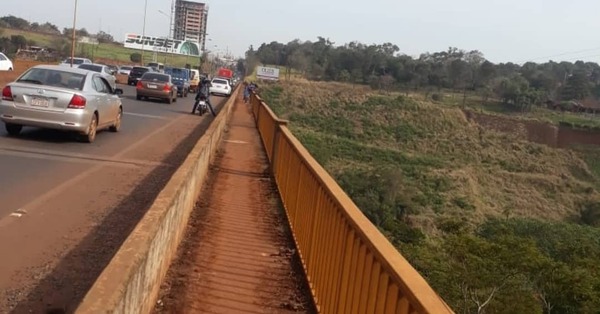 Piden valla de seguridad en puente Costa Cavalcanti para evitar suicidios - ADN Digital