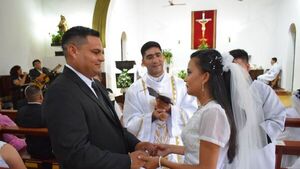 22 parejas dieron el sí en boda comunitaria en Villarrica