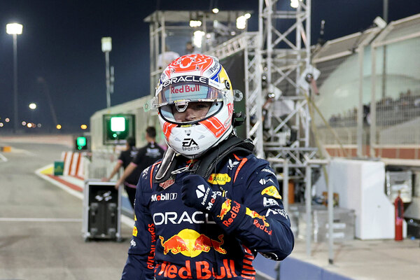 Versus / Max Verstappen toma la primera "pole" del año en Bahrein