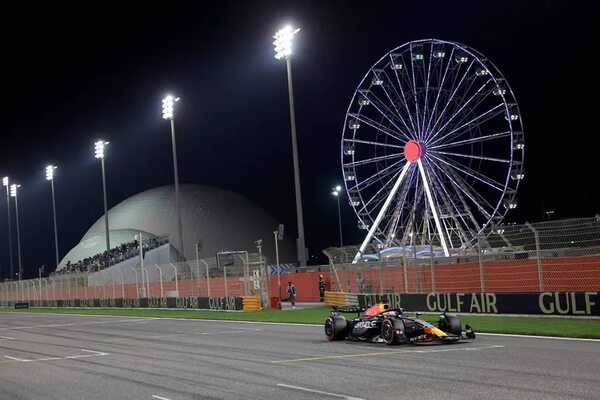 Verstappen y Pérez en primera fila; Sainz, cuarto y Alonso, quinto en Baréin - Automovilismo - ABC Color