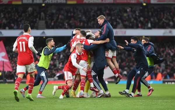 Arsenal remontó un 0-2 a los 97′ y lidera con 5 de ventaja - Fútbol Internacional - ABC Color