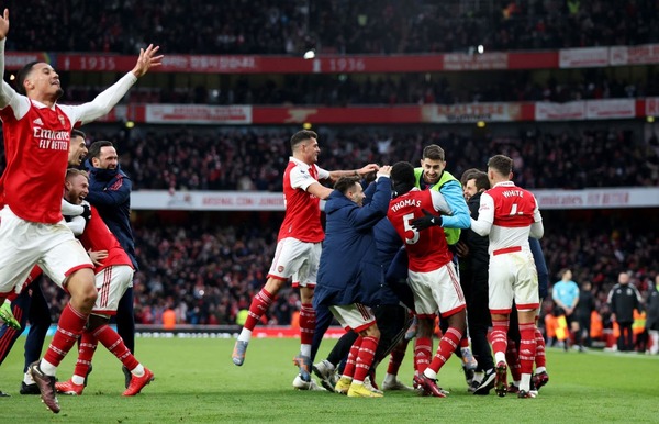Arsenal vence justo sobre el final | 1000 Noticias