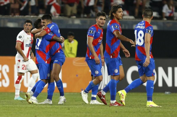 Versus / Cerro, un equipo que juega a las escondidas desde la llegada de Sava