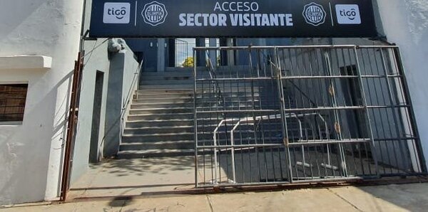 Versus / Especial para el clásico: El cartel de bienvenida que le dio Olimpia a Cerro