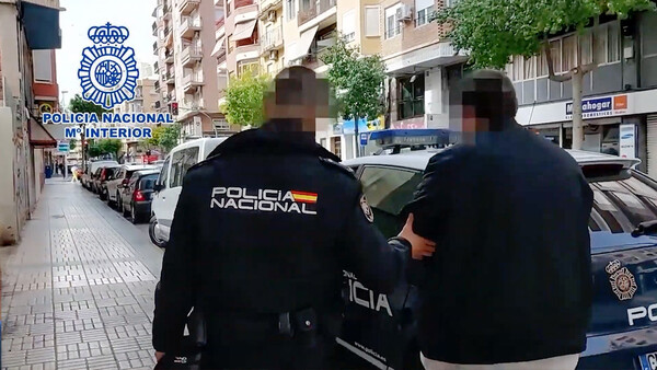 Diario HOY | VIDEO| Pareja es acusada de explotar sexualmente a más de 120 mujeres en España