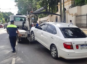 PMT despeja veredas en inmediaciones de Para Uno