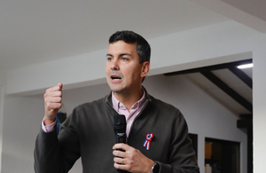 Encuesta: Santiago Peña baja de popularidad en las elecciones salpicado por las sanciones a Cartes - El Independiente