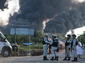 Rescatan en total cinco cuerpos de obreros de Pemex tras explosión en México - Mundo - ABC Color
