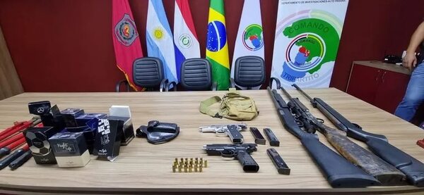 Allanamientos: cuatro detenidos e incautación de armas en Presidente Franco - ABC en el Este - ABC Color