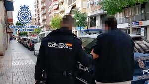 Arrestan a una pareja acusada de explotar sexualmente a más de 120 mujeres en España