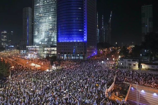 Israelíes protestan contra los planes de revisión legal | 1000 Noticias