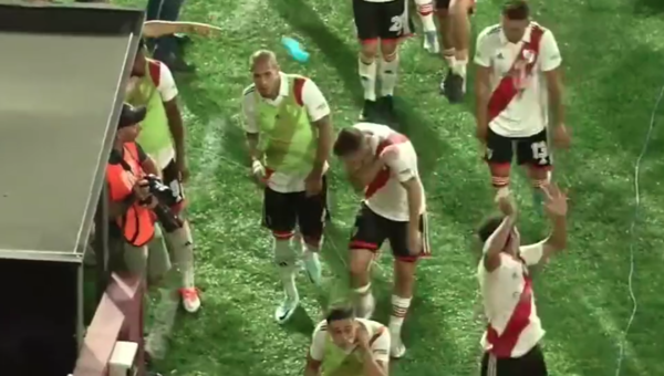 Versus / El tenso momento que vivió Robert Rojas luego del triunfo de River ante Lanús
