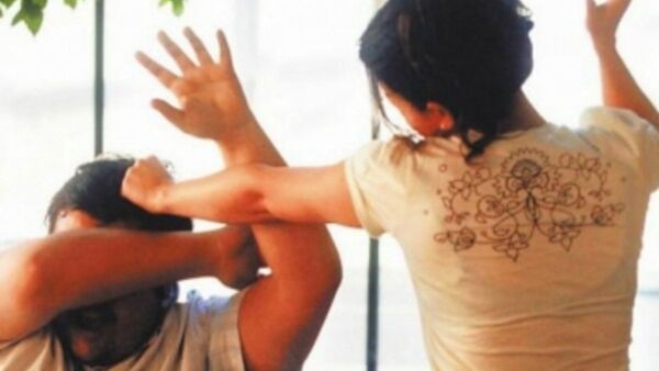 Hombre se maquillaba para tapar moretones