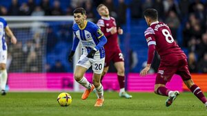 Versus / ¡Era un golazo! Julio Enciso estuvo muy cerca de su primer tanto en la Premier League