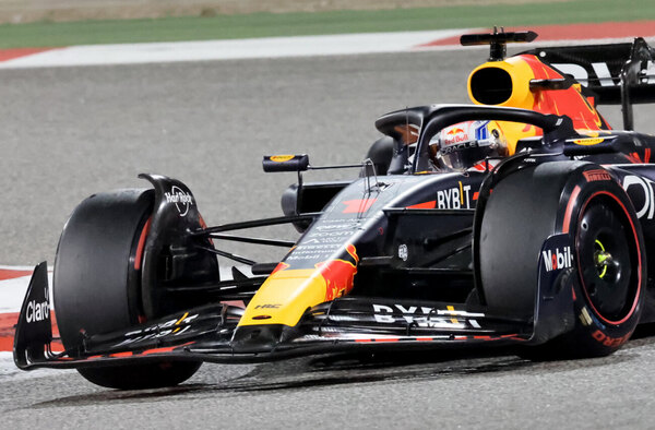 Versus / El campeón Max Verstappen gana el primer Gran Premio de la temporada