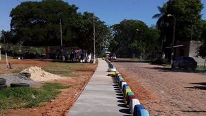 Vecinos de Areguá inauguran colorida plaza al costado de las vías del tren
