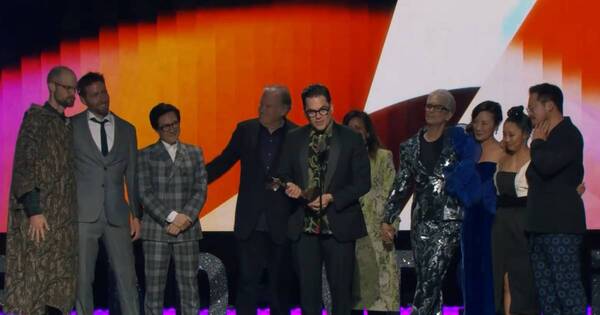 La Nación / “Todo en todas partes al mismo tiempo” domina los Spirit Awards