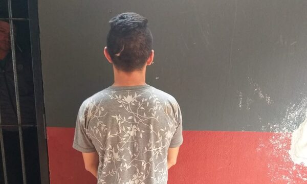 Capturan a joven que propinó golpes de puño en el rostro a su pareja