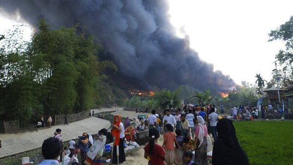 Un incendio deja sin hogar a miles de refugiados rohinyás