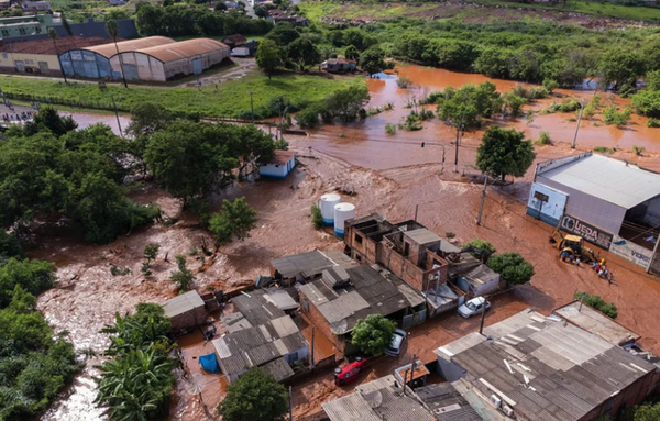 Brasil: Represa se desborda y causa destrucción en Paraná