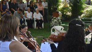 Con música y canto dan el último adiós al maestro José Luis Miranda