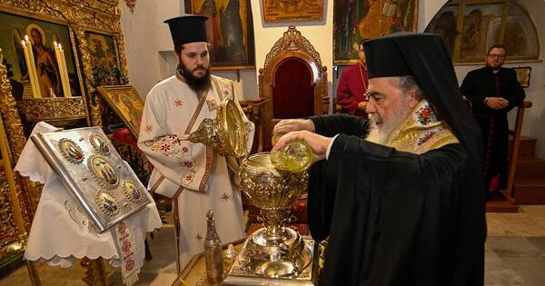 La Nación / Aceite para coronar a Carlos III fue consagrado en Jerusalén
