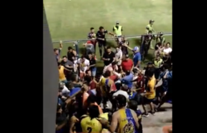 Moquete entre los hinchas del “Triqui”. Las familias se tuvieron que resguardar