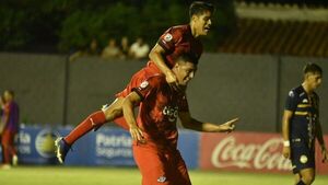 Libertad lo da vuelta y se afianza en la cima